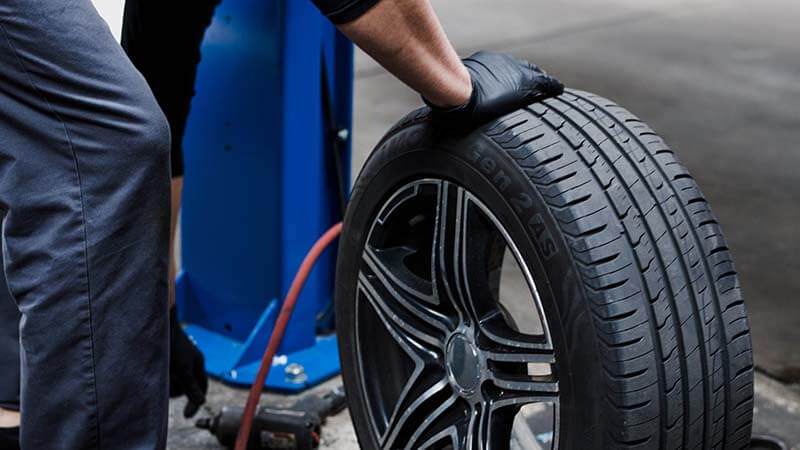 The Ultimate Guide to Choosing the Right Tires for Your Vehicle