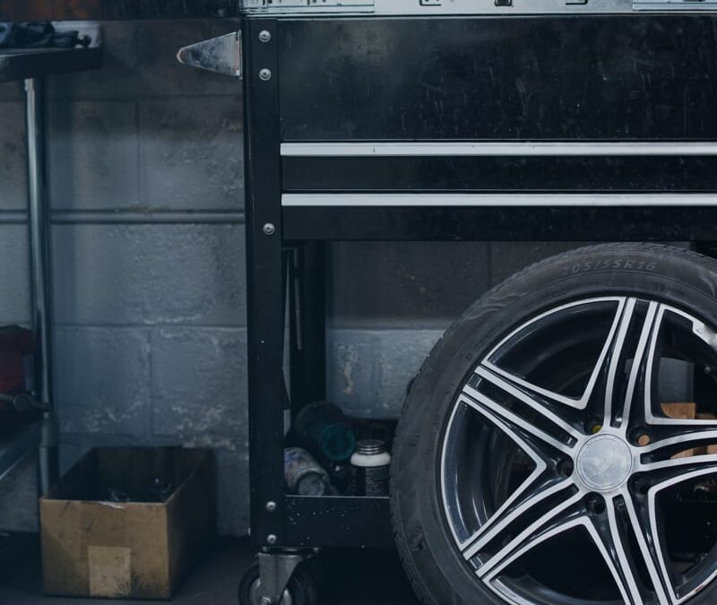 5 Warning Signs That Indicate It’s Time to Replace Your Tires